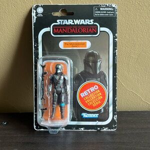 Star Wars Retro Collection The Mandalorian w/ Beskar Armor Figure